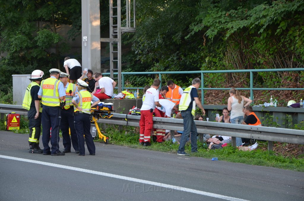 Einsatz BF Koeln Klimaanlage Reisebus defekt A 3 Rich Koeln hoehe Leverkusen P061.JPG